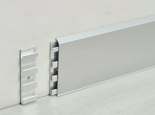 Алюминиевый плинтус Fezard Кабельный ALP-С70 Алюминий 70*10*2500 мм в Набережных Челнах