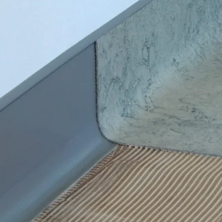 Коннелюрный односоставной плинтус Bonkeel Prof Серый (95х2700мм) в Набережных Челнах