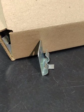 Клипсы к плинтусу MDF Bonkeel (50шт) в Набережных Челнах