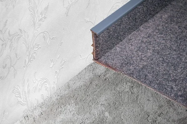 Плинтус для ковролина Korner Listwa 108 Графит 2,5м (50мм) в Набережных Челнах