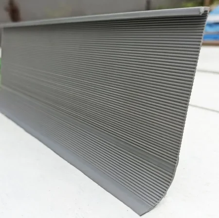 Коннелюрный односоставной плинтус Bonkeel Prof Серый (95х2700мм) в Набережных Челнах