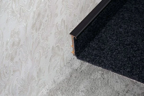 Плинтус для ковролина Korner Listwa 109 Черный 2,5м (50мм) в Набережных Челнах